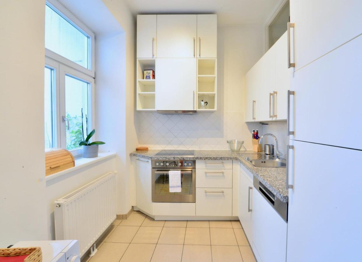 Beautiful Flat Next To Karlskirche เวียนนา ภายนอก รูปภาพ