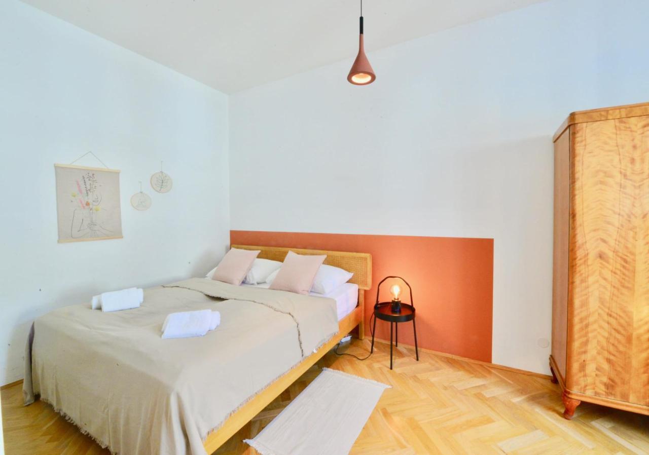 Beautiful Flat Next To Karlskirche เวียนนา ภายนอก รูปภาพ