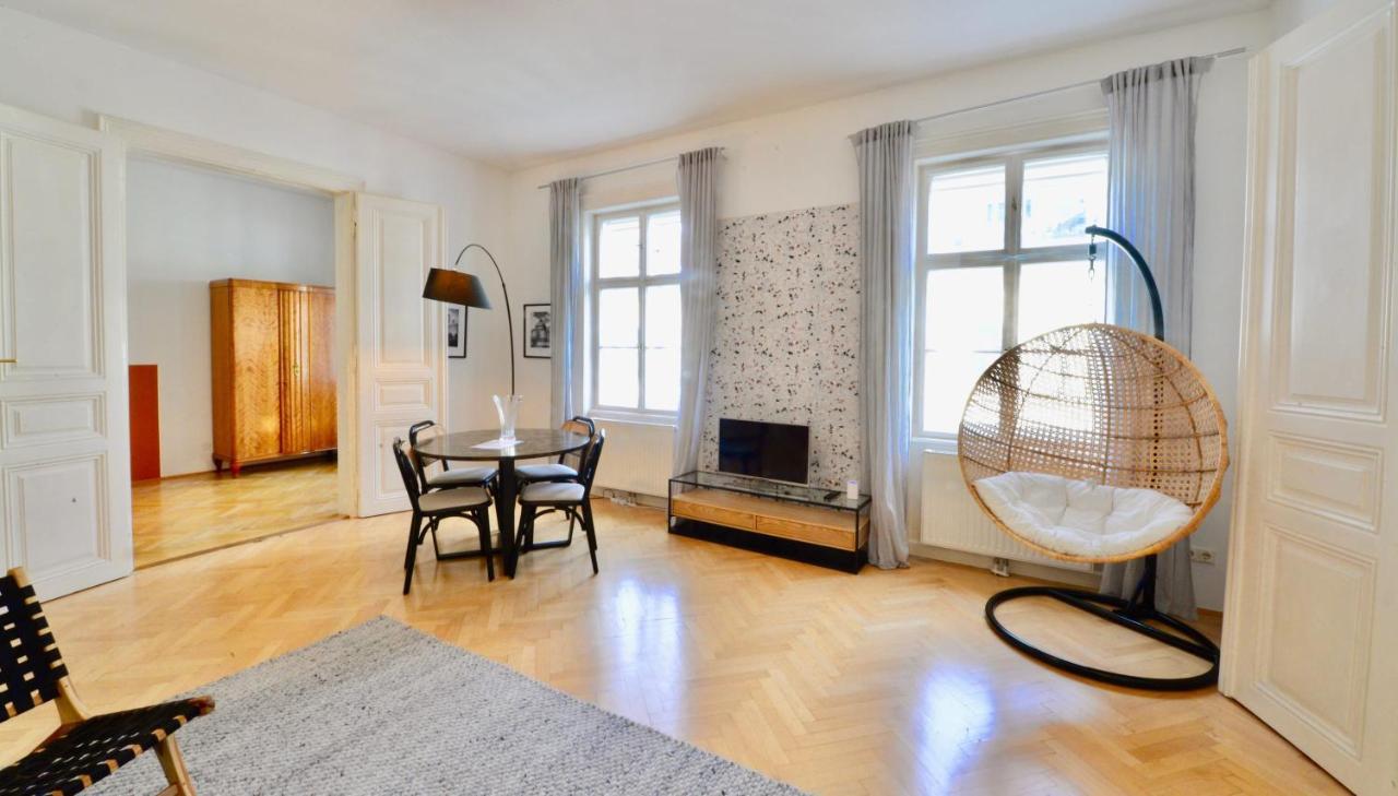 Beautiful Flat Next To Karlskirche เวียนนา ภายนอก รูปภาพ