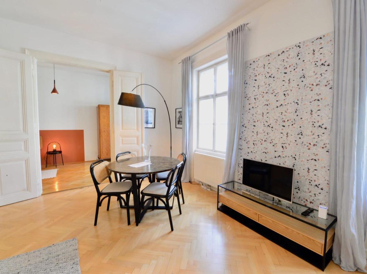 Beautiful Flat Next To Karlskirche เวียนนา ภายนอก รูปภาพ