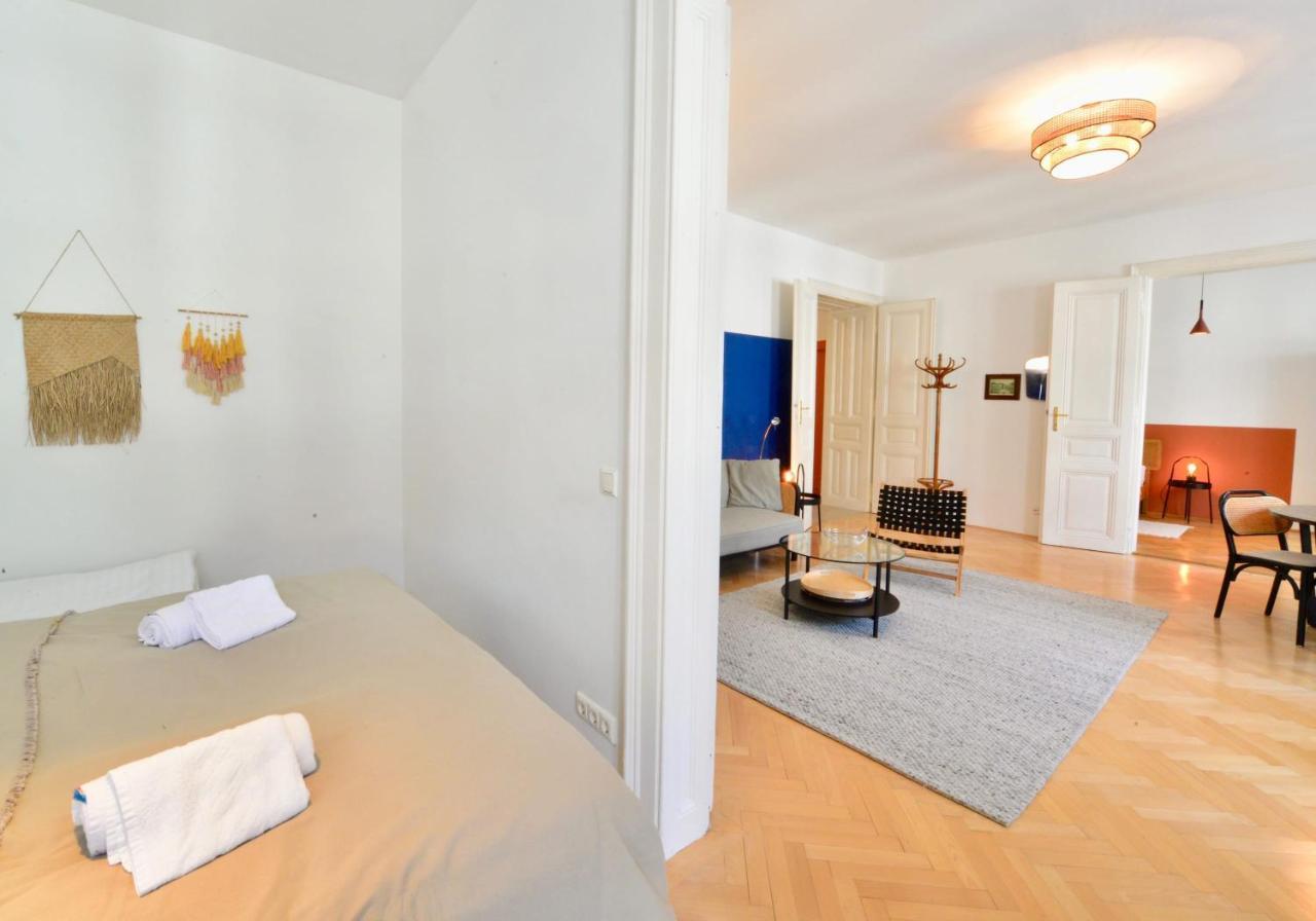 Beautiful Flat Next To Karlskirche เวียนนา ภายนอก รูปภาพ