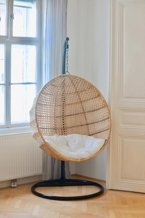Beautiful Flat Next To Karlskirche เวียนนา ภายนอก รูปภาพ